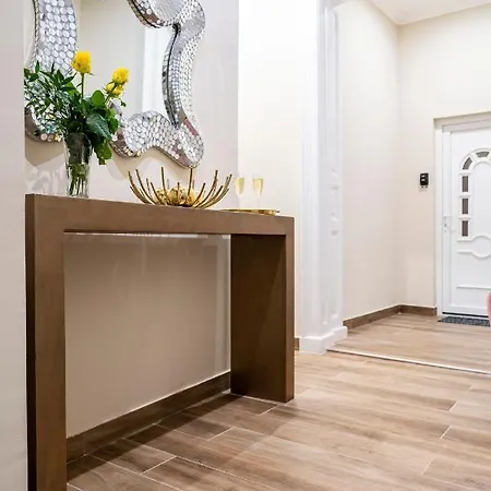 City Centre Deluxe Apartment